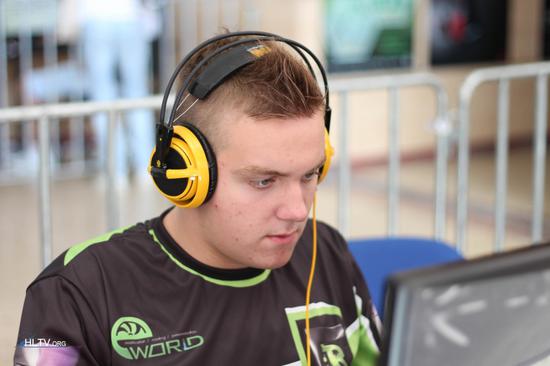 或无缘S13赛季！小狗Uzi直播发声，年龄问题是关键