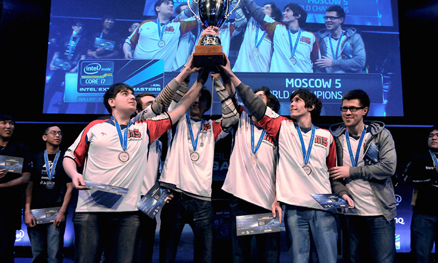 LGD Gaming 恭喜中路选手 xqw 出道两周年：坚定地走在自己的舞台上