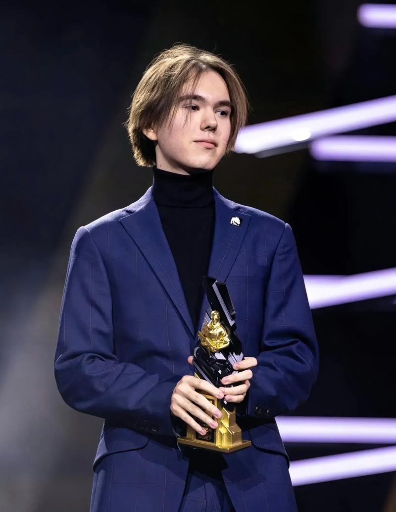 FaZe 将 EliGE 放入替补名单